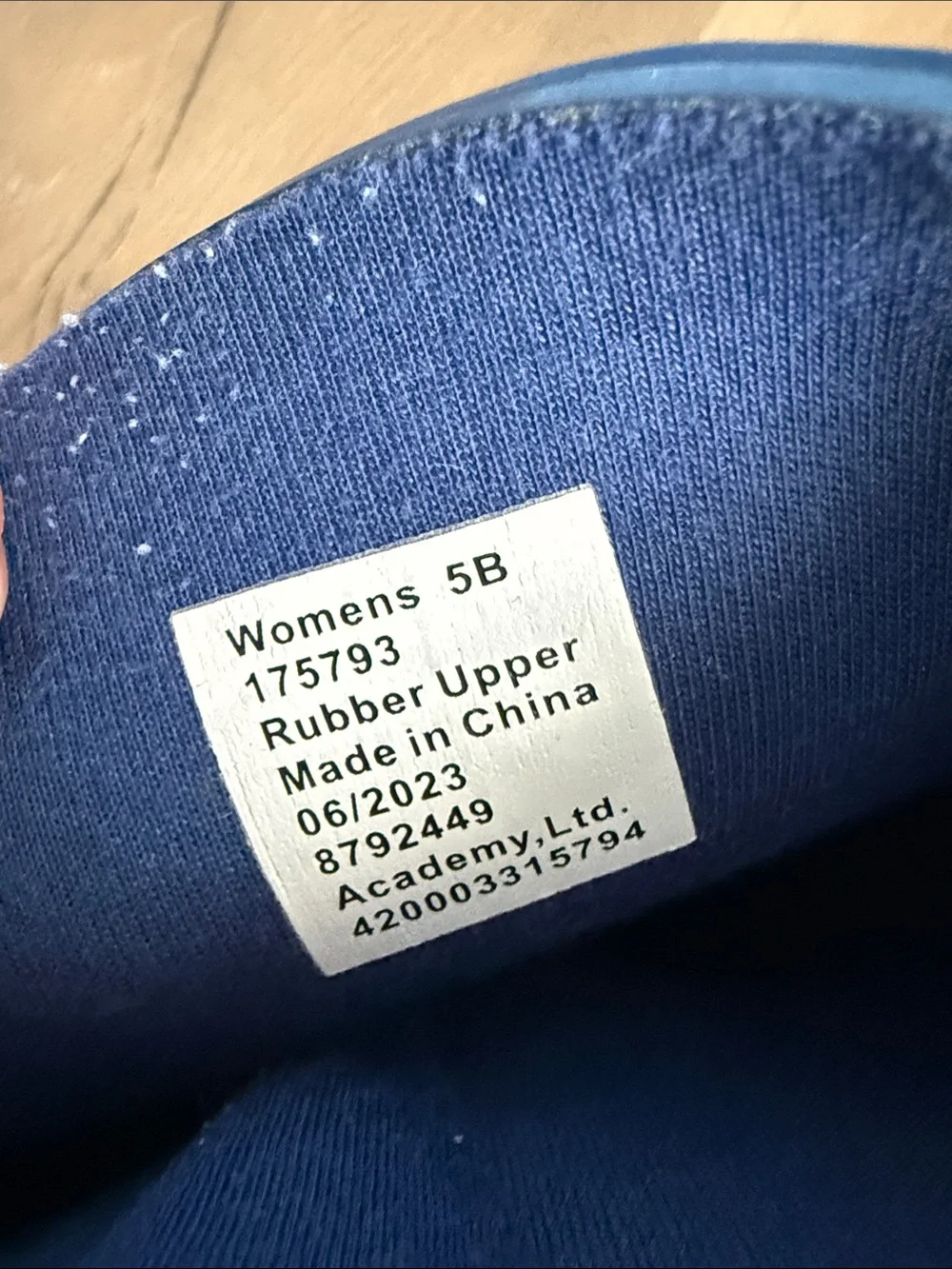 Women’s Size 5 Floral Navy Rain Boots, EUC
